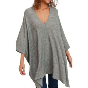Cherish Hadley Poncho Top‎ Medium